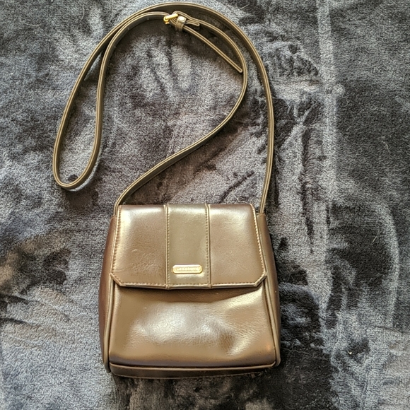 Liz Claiborne Handbags - Liz Claiborne Crossbody Bag